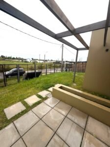 Gran Casa en Jardines de Almenara II/2 dormitorios/Cochera/Pergola&Parrillero/Lagomar