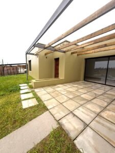 Gran Casa en Jardines de Almenara II/2 dormitorios/Cochera/Pergola&Parrillero/Lagomar