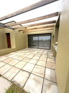 Gran Casa en Jardines de Almenara II/2 dormitorios/Cochera/Pergola&Parrillero/Lagomar